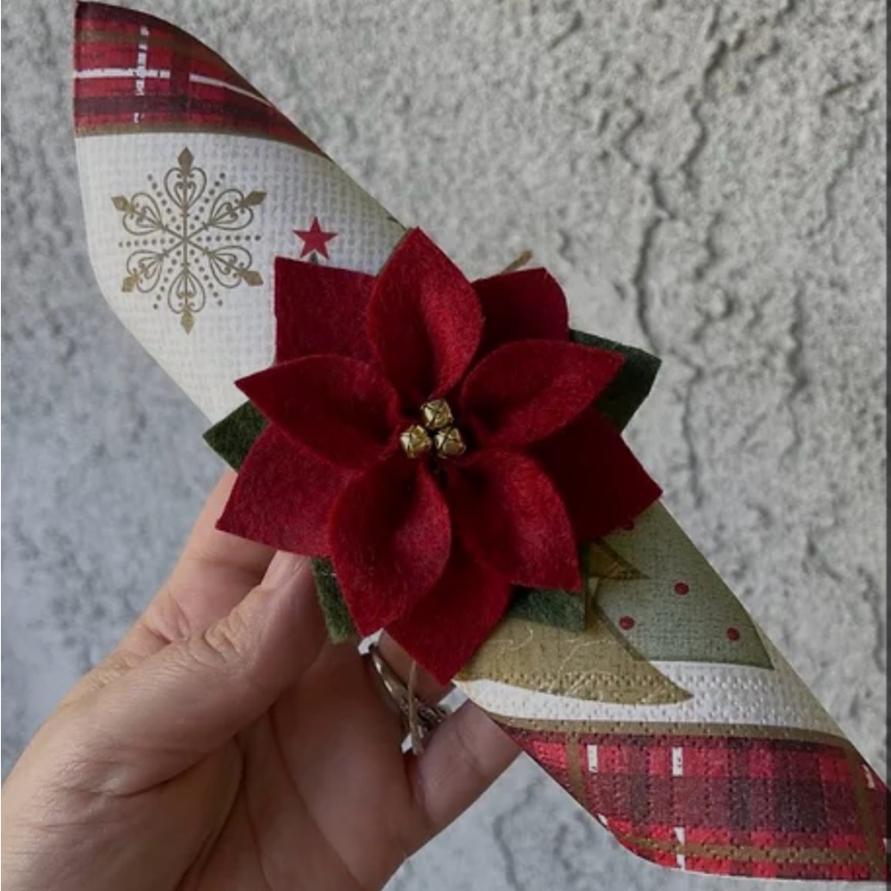 🎄Crate & Barrel Napkin Ring Holders (8)